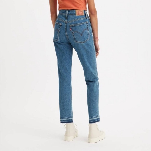 Levi's Women's High-Rise Wedgie Straight
Cropped Jeans - Turned On Me - Picture 1 of 8
